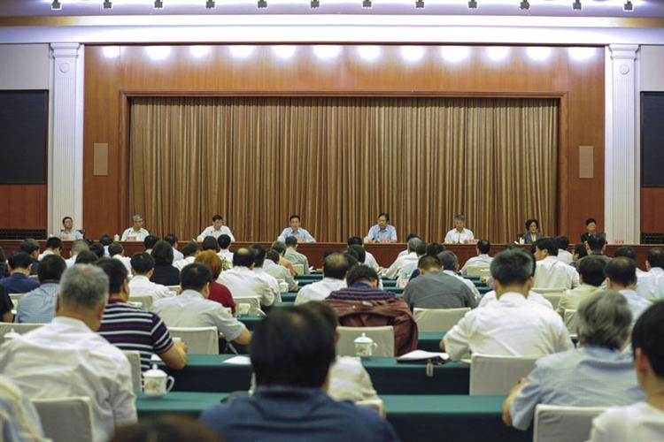上海市宗教工作会议举行 韩正讲话