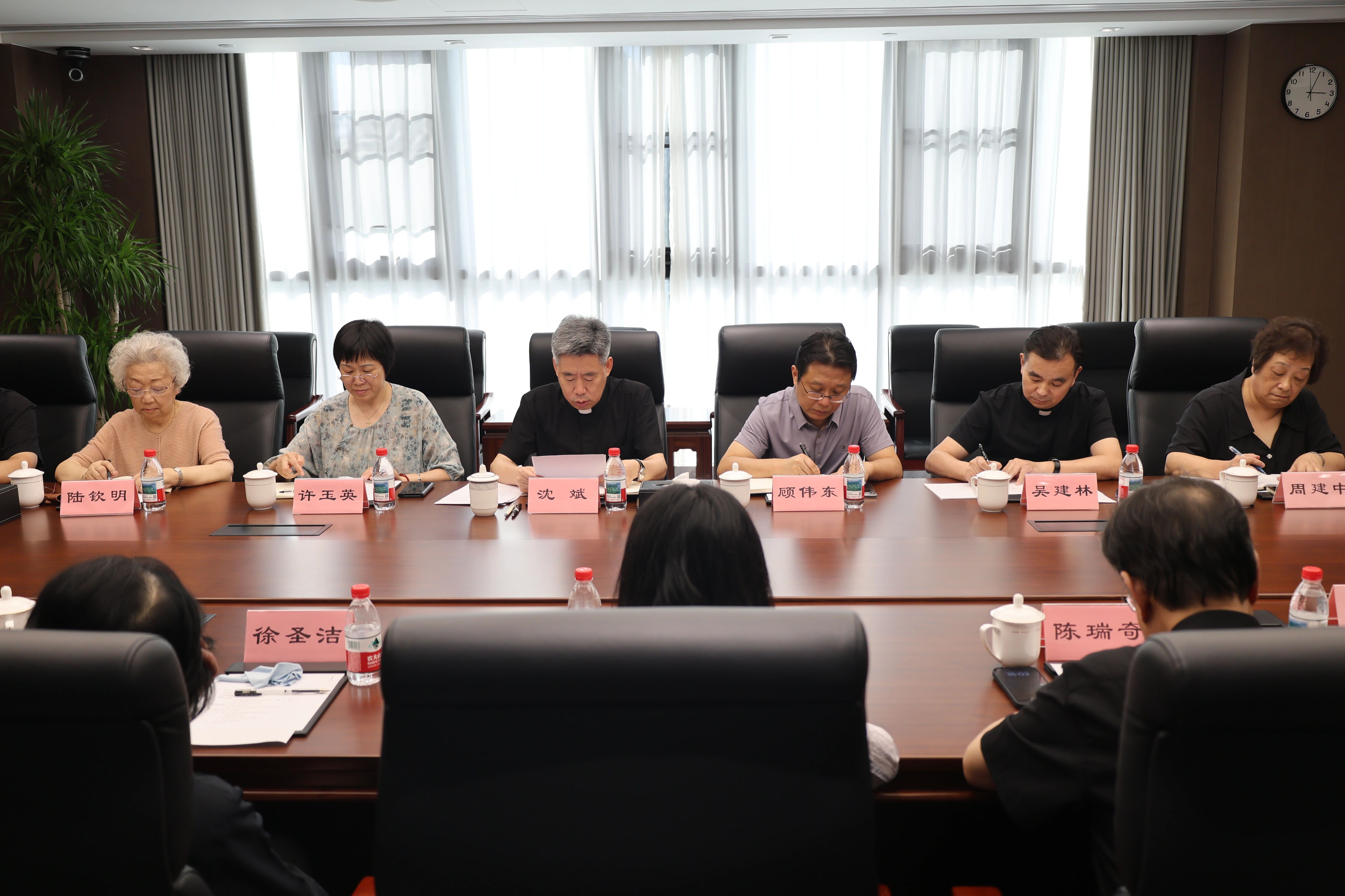 深入学习贯彻中央精神 扎实推进我国天主教中国化——上海天主教界召开系列专题学习会